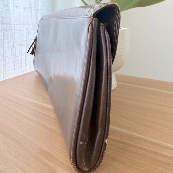 Vintage 1950s-60s brown leather oversized clutch bag - Picture 4 of 8